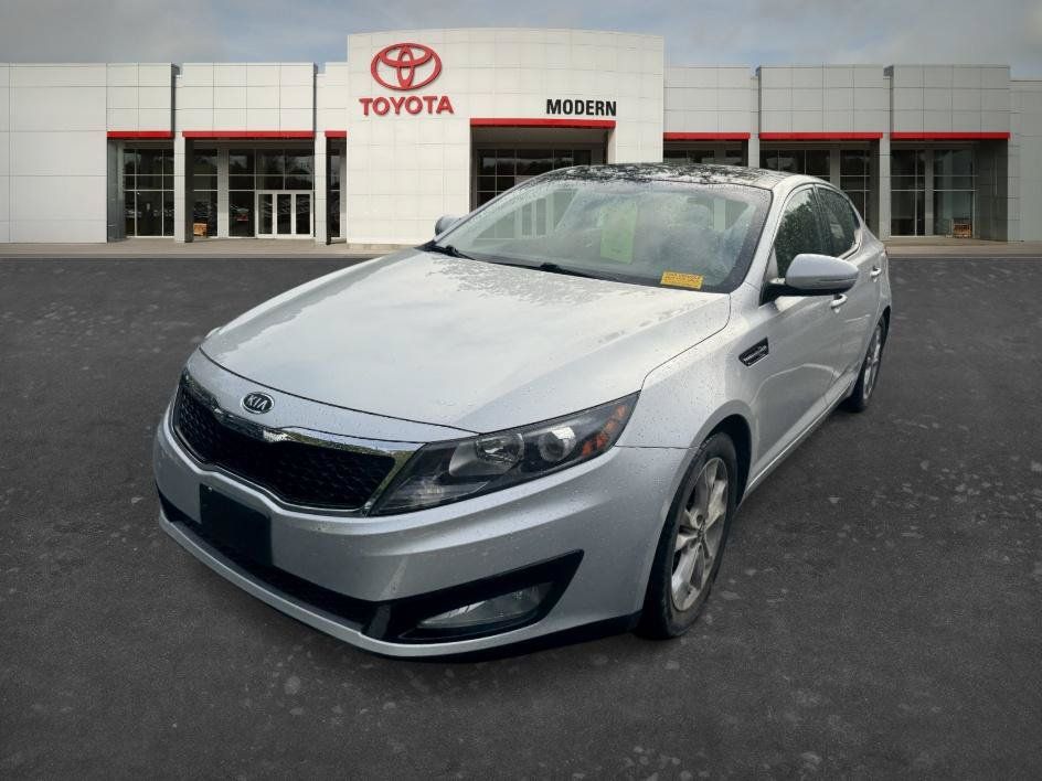 Used 2011 Kia Optima EX w/ Premium Pkg FWD image 3