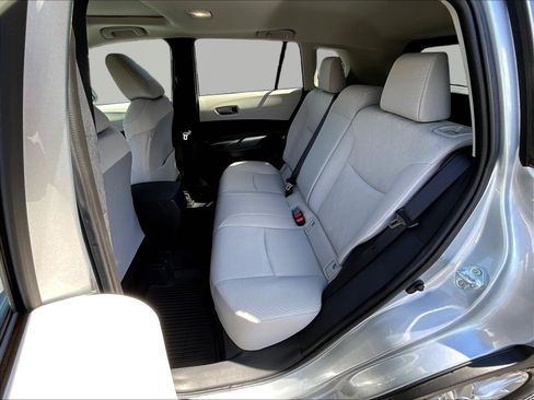Used 2025 Toyota Corolla Cross LE w/ Moonroof Package AWD/4WD image 22