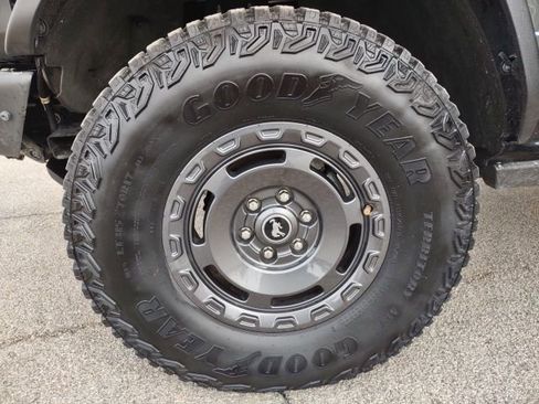 Used 2023 Ford Bronco Everglades image 28