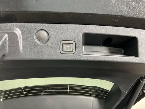 New 2026 Chevrolet Equinox LT w/ Convenience Package II AWD/4WD image 11