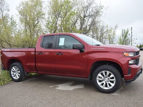 Used 2020 Chevrolet Silverado 1500 Custom w/ Custom Value Package AWD/4WD image 2