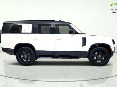 Used 2024 Land Rover Defender 130 X-Dynamic SE AWD/4WD image 10