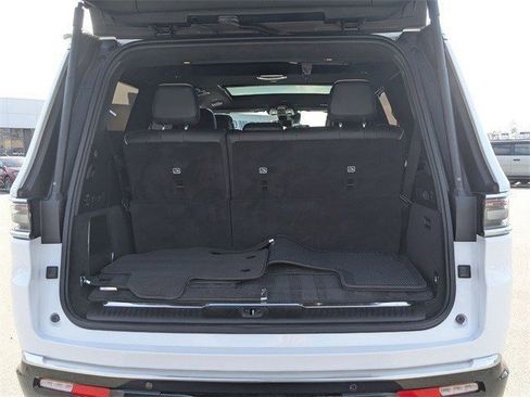 Used 2023 Jeep Grand Wagoneer Series III image 26