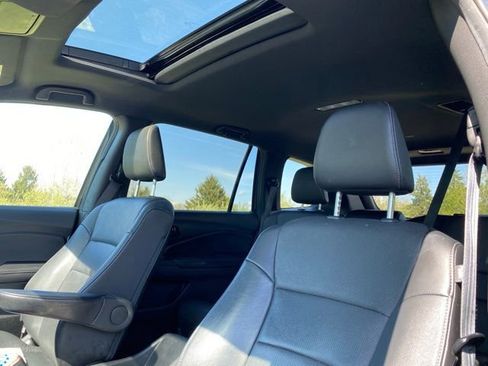 Used 2023 Honda Passport EX-L image 2