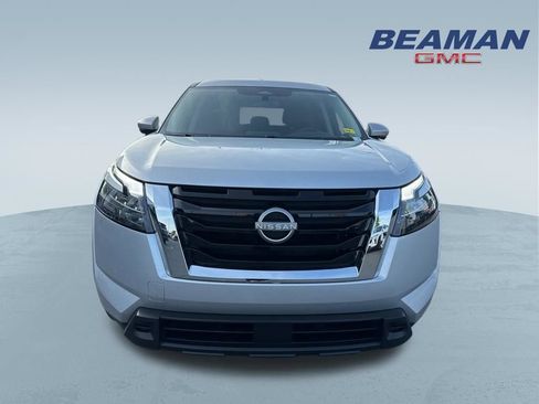 Used 2024 Nissan Pathfinder SV AWD/4WD image 2