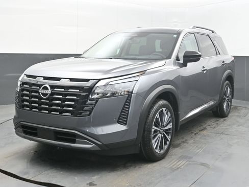 New 2026 Nissan Pathfinder Platinum FWD image 3