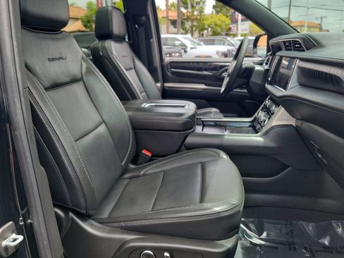 Used 2024 GMC Yukon XL Denali AWD/4WD image 28
