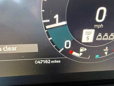 Used 2023 Land Rover Discovery Sport SE AWD/4WD image 19