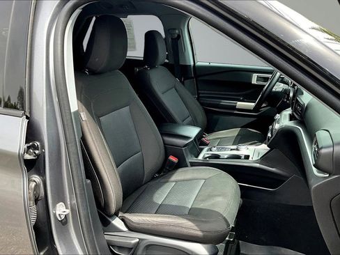 Used 2022 Ford Explorer XLT AWD/4WD image 31