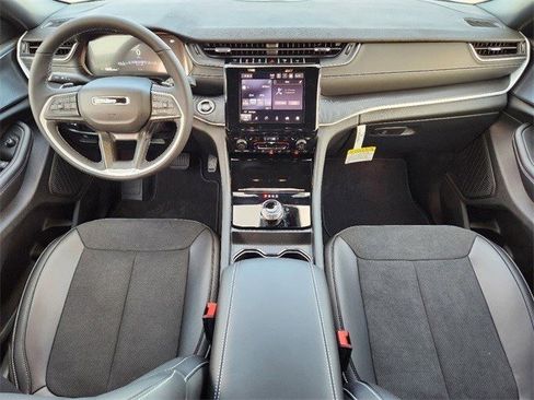 New 2025 Jeep Grand Cherokee Altitude image 26