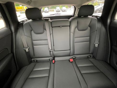Used 2025 Volvo V60 B5 Cross Country Plus image 37