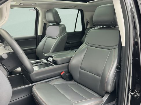 Used 2025 Ford Expedition Active AWD/4WD image 15