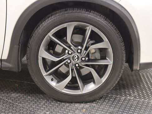 Used 2019 INFINITI QX50 Essential w/ Sensory Package image 19