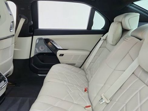 Used 2023 BMW i7 xDrive60 w/ Executive Package 2 image 29