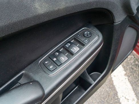 Used 2018 Chrysler 300 Touring L image 16