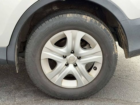 Used 2014 Toyota RAV4 LE FWD image 11