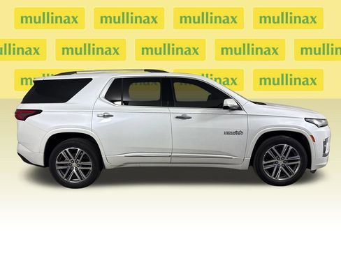 Used 2023 Chevrolet Traverse High Country FWD image 2