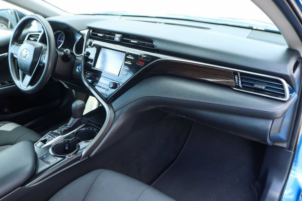 Used 2019 Toyota Camry LE FWD image 31
