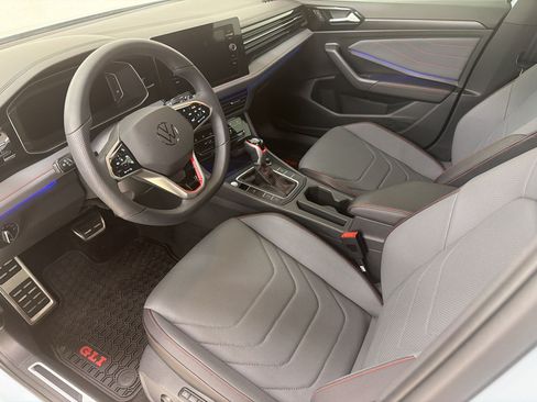 Used 2025 Volkswagen Jetta GLI Autobahn FWD image 4