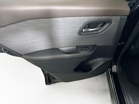 Used 2023 Nissan Rogue SV FWD image 24
