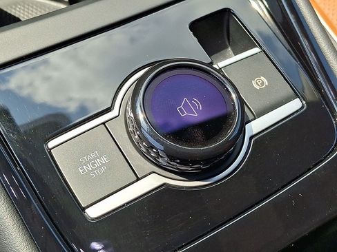 Certified 2025 Volkswagen Tiguan SEL R-Line AWD/4WD image 25