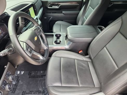 Used 2025 Chevrolet Silverado 2500 LTZ w/ LTZ Convenience Package AWD/4WD image 4