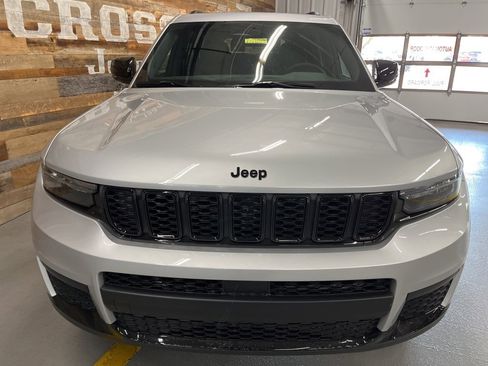 New 2025 Jeep Grand Cherokee L Altitude image 6