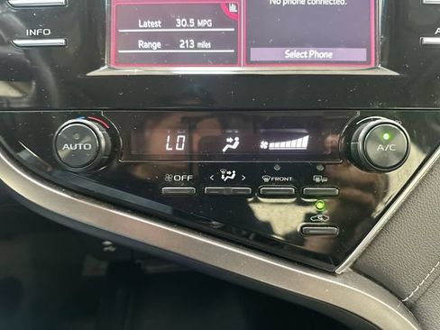 Used 2018 Toyota Camry SE w/ Convenience Package FWD image 17