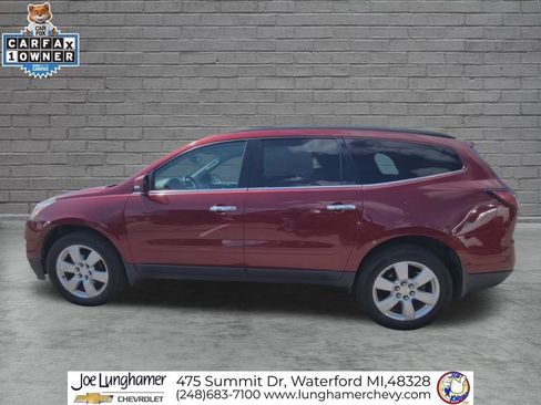 Certified 2017 Chevrolet Traverse LT w/ Style and Technology Package FWD image 6