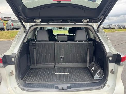 Used 2023 Toyota Highlander Platinum image 8