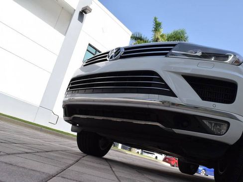 Used 2016 Volkswagen Touareg TDI AWD/4WD image 12