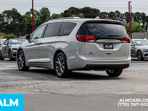 Used 2020 Chrysler Pacifica Limited w/ Tire & Wheel Group FWD image 7