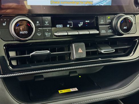 Used 2023 Toyota Highlander XSE AWD/4WD image 15