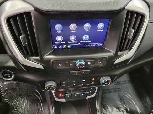 Used 2024 GMC Terrain SLE image 8