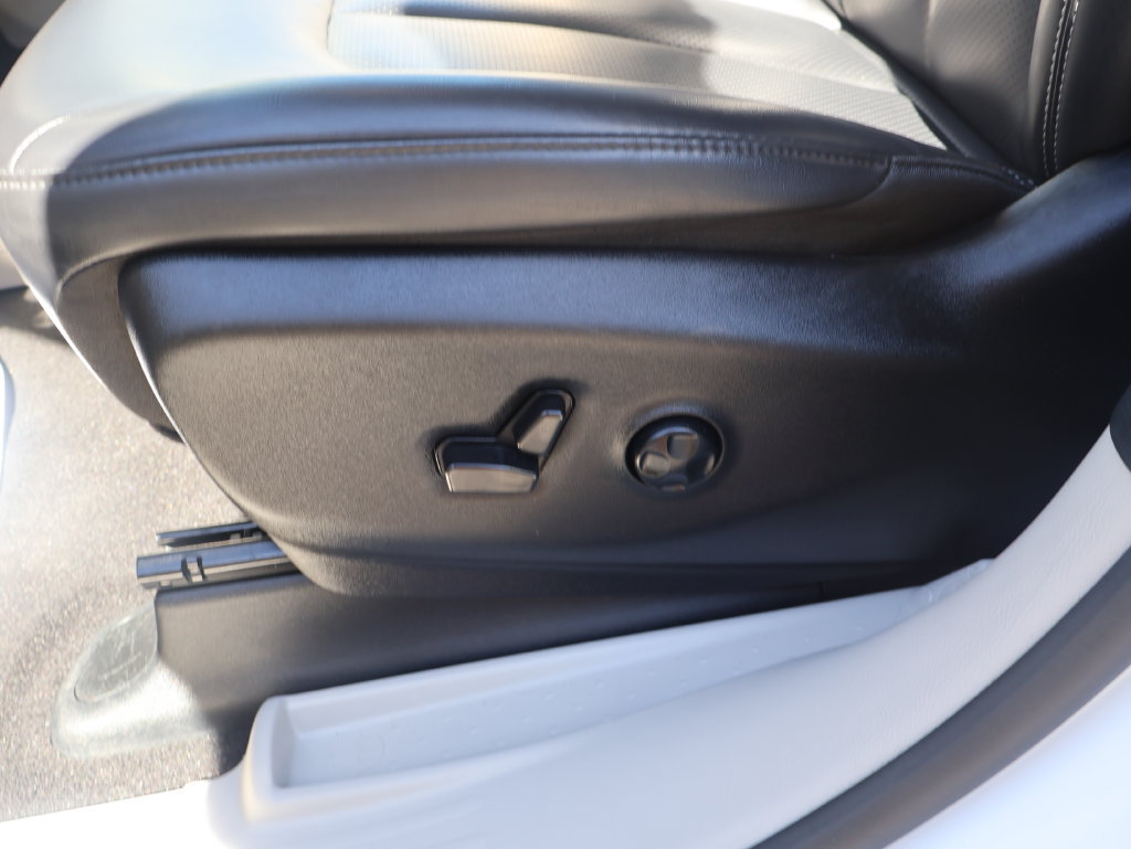 Used 2023 Chrysler Pacifica Touring-L FWD image 42