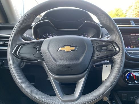 Used 2021 Chevrolet TrailBlazer LS image 24