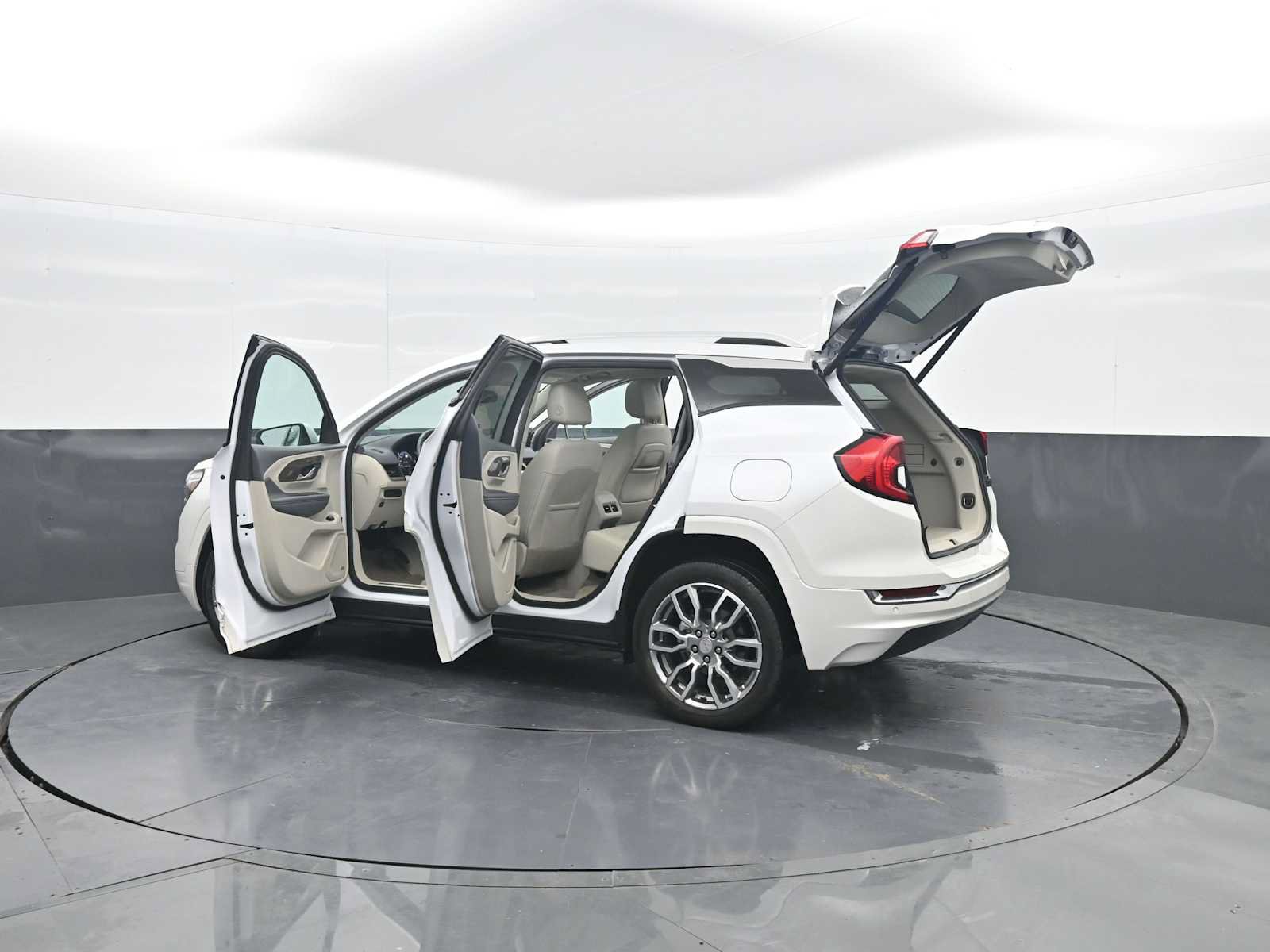 Used 2024 GMC Terrain Denali w/ Denali Premium Package AWD/4WD image 59