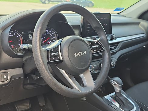 Used 2023 Kia Forte LXS image 13