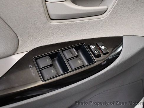 Used 2011 Toyota Sienna LE w/ Towing Pkg image 28
