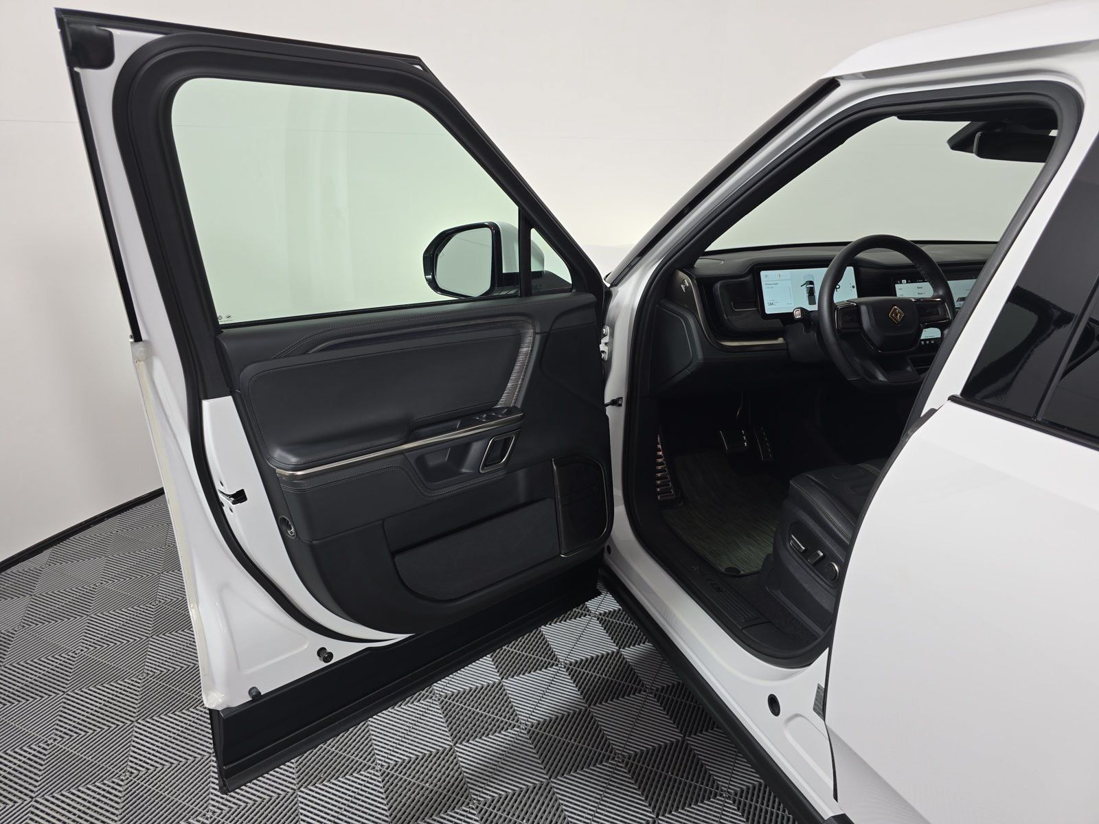 Used 2023 Rivian R1T Adventure Dual AWD/4WD image 16