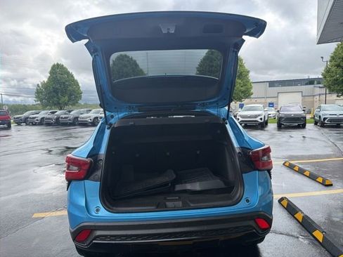 Used 2025 Chevrolet Trax RS w/ Driver Confidence Package FWD image 17