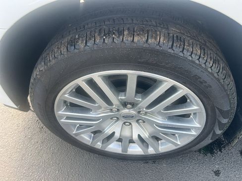 Used 2024 Ford Expedition Limited RWD image 9