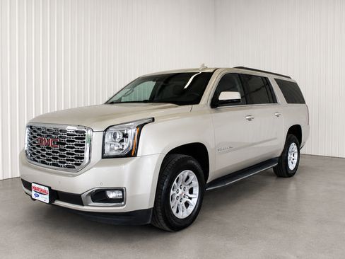 Used 2017 GMC Yukon XL SLT AWD/4WD image 3