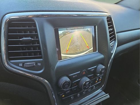 Used 2018 Jeep Grand Cherokee Laredo image 17