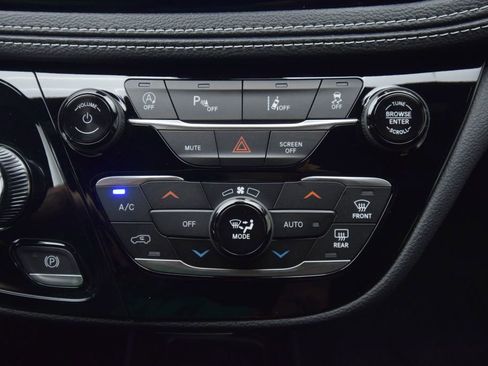 New 2026 Chrysler Pacifica Select image 21