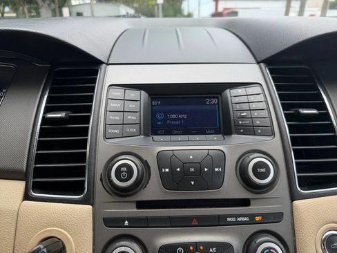 Used 2014 Ford Taurus SE FWD image 22