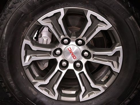 Used 2024 GMC Sierra 1500 SLT image 9