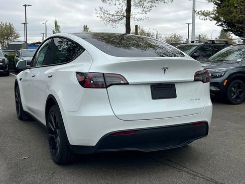 Used 2023 Tesla Model Y Long Range AWD/4WD image 9