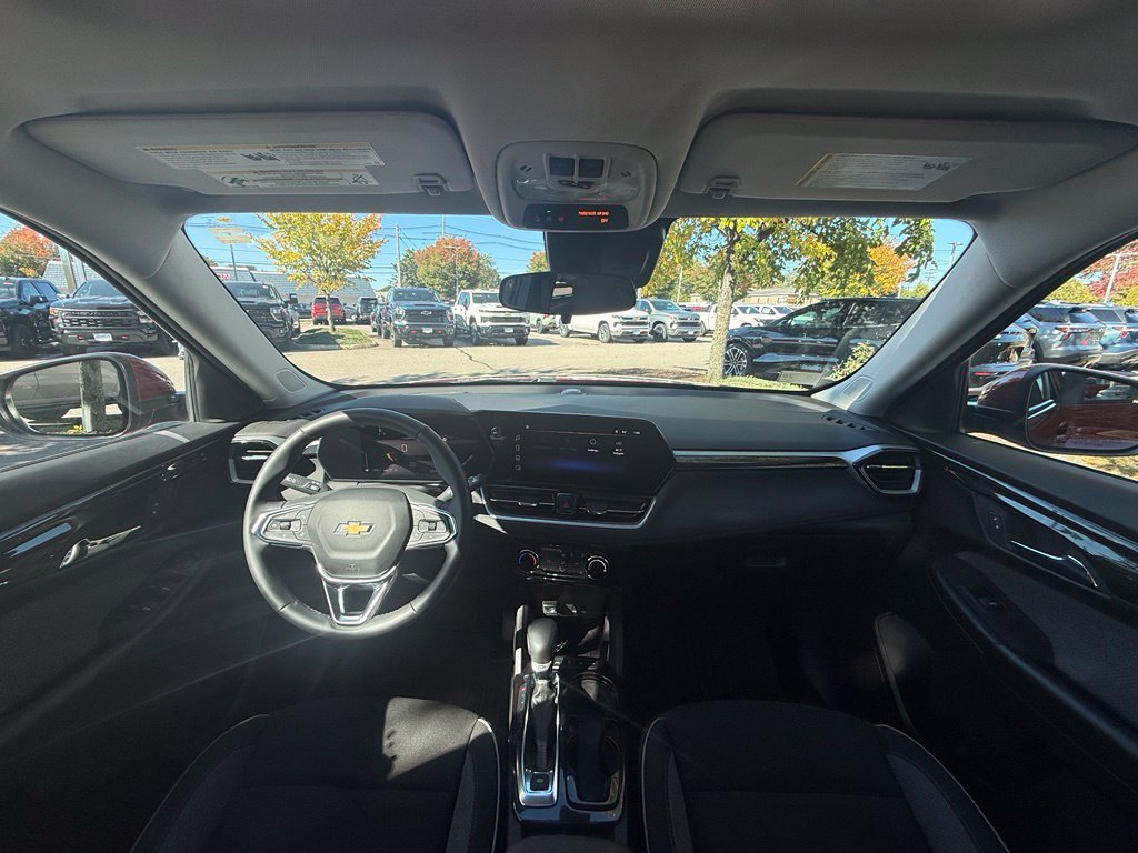 Used 2024 Chevrolet TrailBlazer LT w/ LT Cold Weather Package AWD/4WD image 25