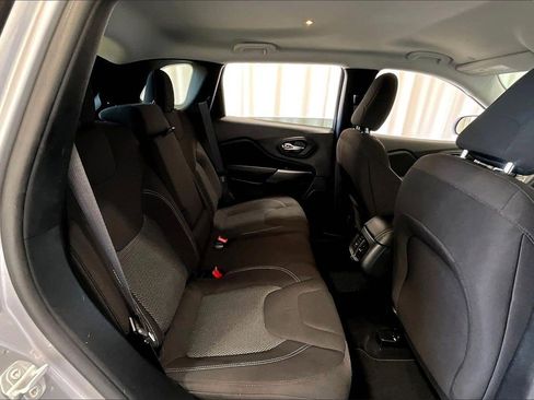 Used 2021 Jeep Cherokee Latitude image 20